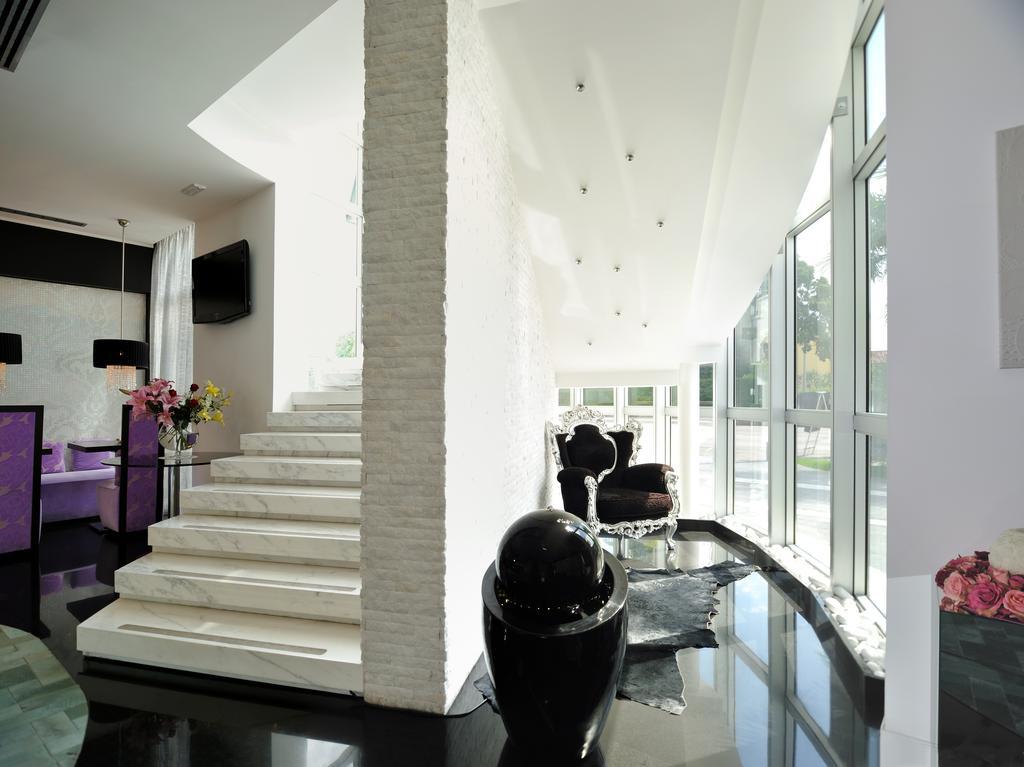 Cazzago  Hotel In - Lounge Room מראה חיצוני תמונה