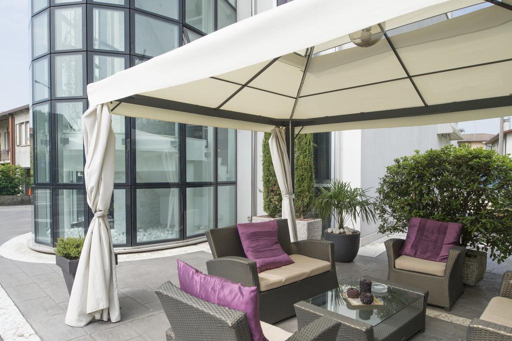 Cazzago  Hotel In - Lounge Room מראה חיצוני תמונה