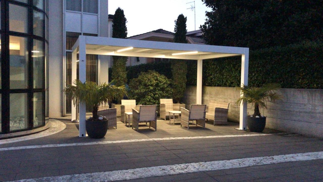 Cazzago  Hotel In - Lounge Room מראה חיצוני תמונה